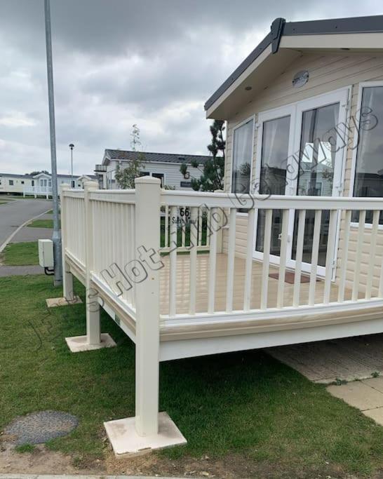 Jems Hot-Tub Getaways 8 Berth At Tattershall Lakes ภายนอก รูปภาพ