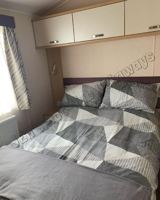 Jems Hot-Tub Getaways 8 Berth At Tattershall Lakes ภายนอก รูปภาพ